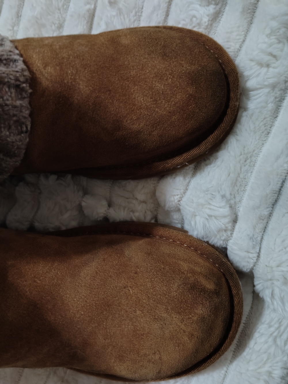 Ugg Classic Chestnut Suede Cozy Boots Women's Size 6 Like New